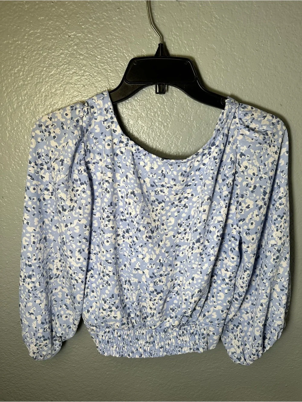 Light Blue Floral Twisted Front cropped Blouse